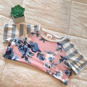 Floral short sleeve top - EUC LIKE NEW